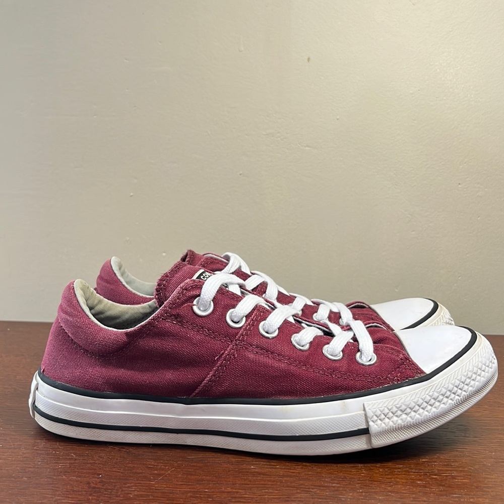 Converse Chuck Taylor All Star Classic Low Top Maroon Sneakers Women’s Size 8